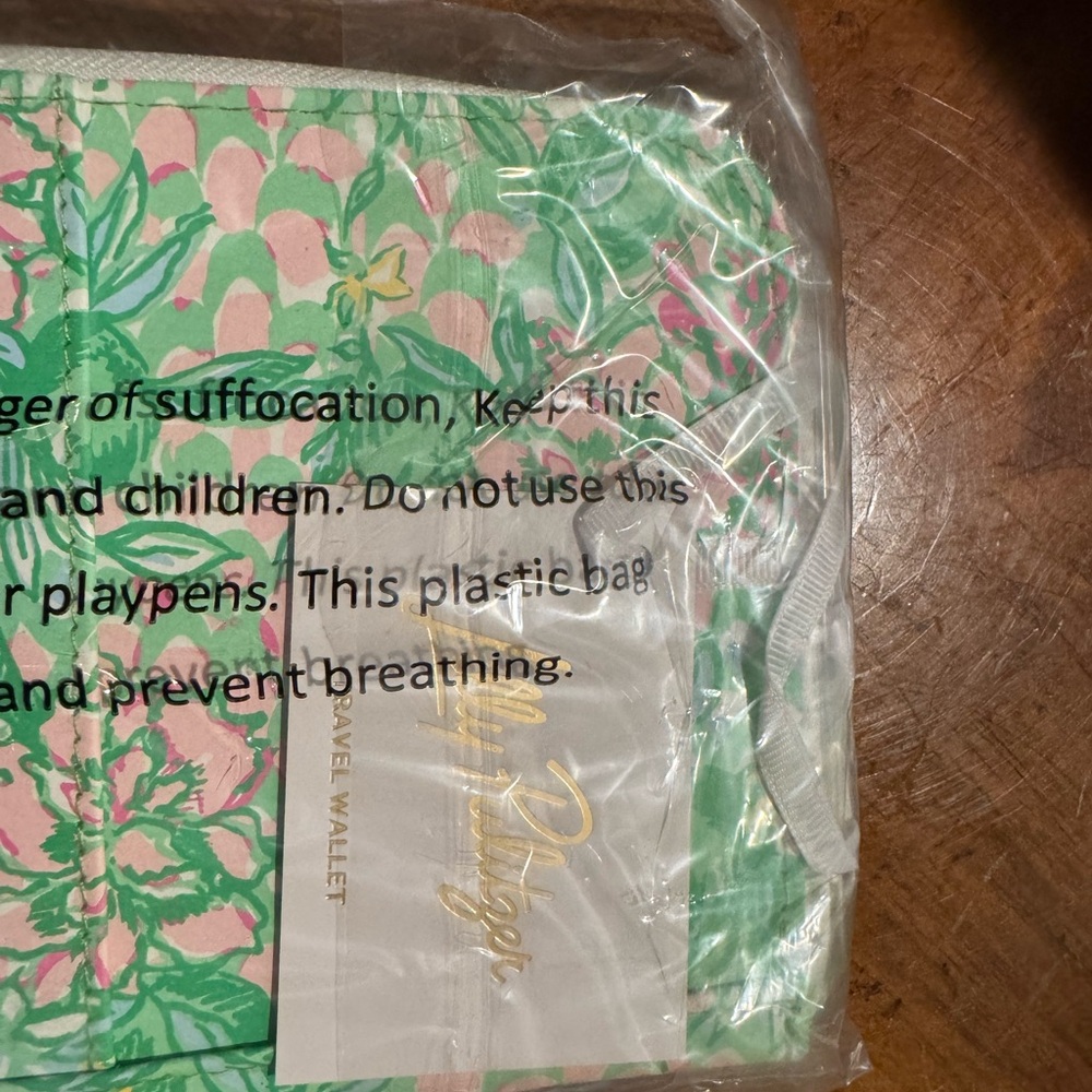 Lilly Pulitzer Pink and Green Leaf Print Wallet - Picture 2 of 2